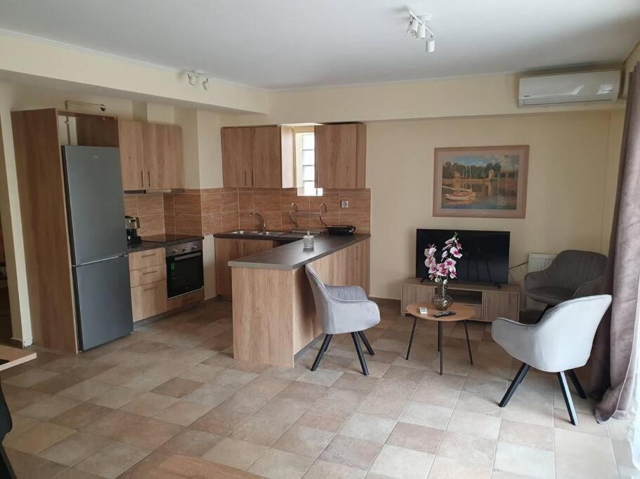 Lux & Style 75Sqm With Private Parking In Athens Apartment Bagian luar foto